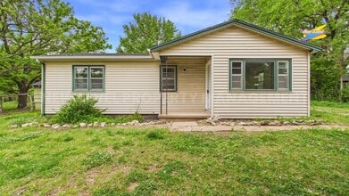 Building Photo - 4704 SW 101st Terrace