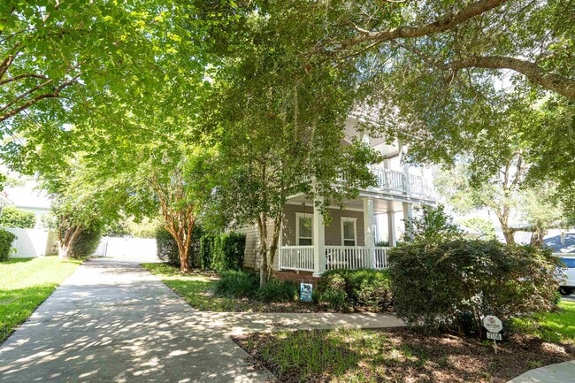 Building Photo - 3156 Iberville Way