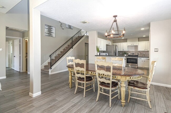 Building Photo - 245 Lake Estates Dr