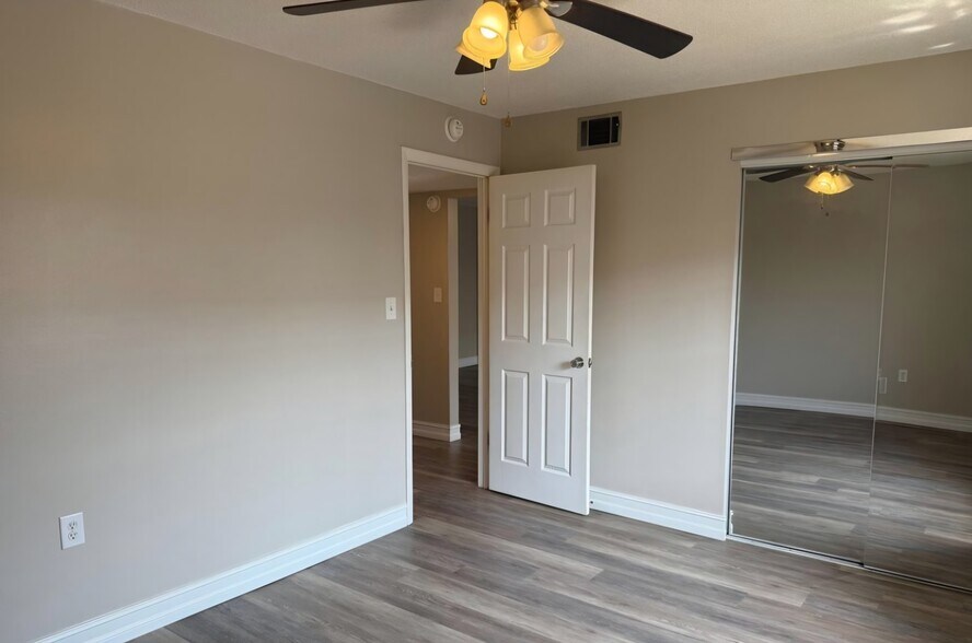 Building Photo - 190 E Olmstead Dr