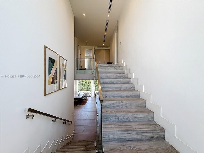 Building Photo - 561 Warren Ln