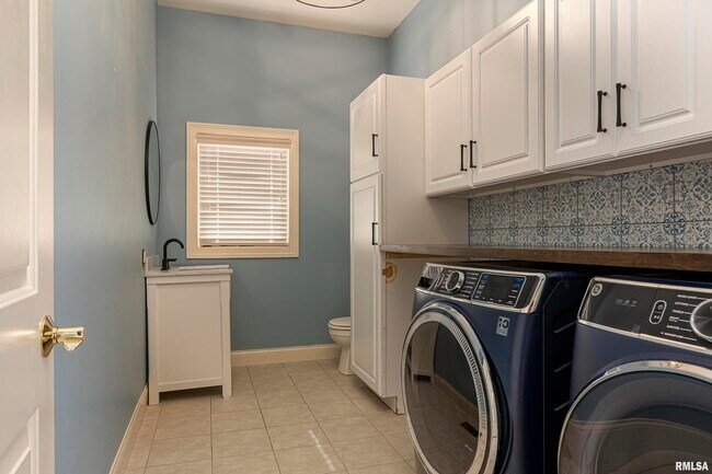 Building Photo - 3115 W Striegel Rd