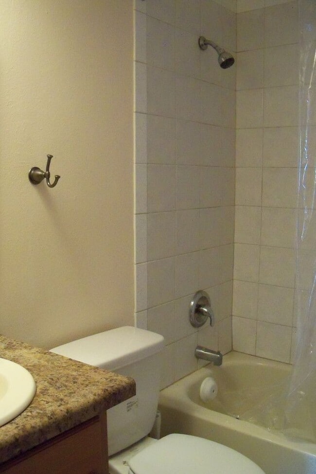 Building Photo - 2 Bedroom 2 full Bath home on cul-de-sac