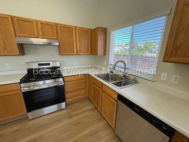 Building Photo - 532 Rawe Peak Dr