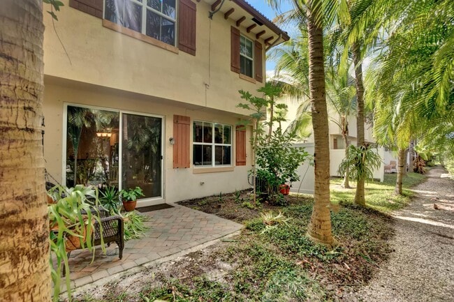 Building Photo - 117 E Prive Cir