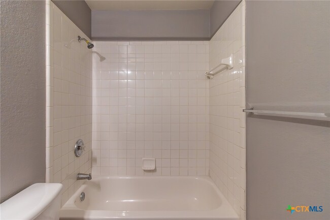 Building Photo - 3409 Toledo Dr