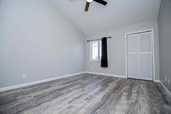 Building Photo - Lakefront Living at Fairfield Plantation