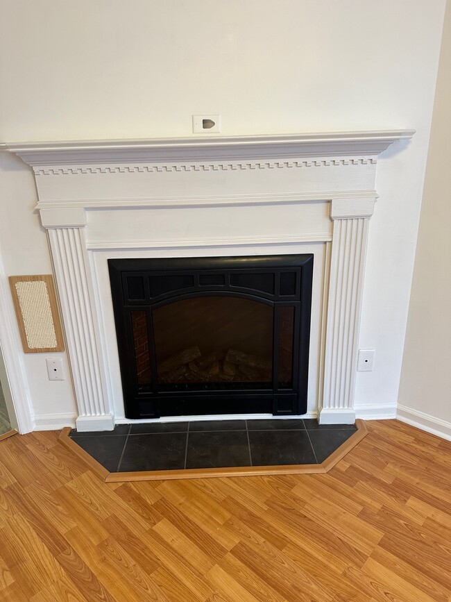 Building Photo - 3817 E Vancroft Cir