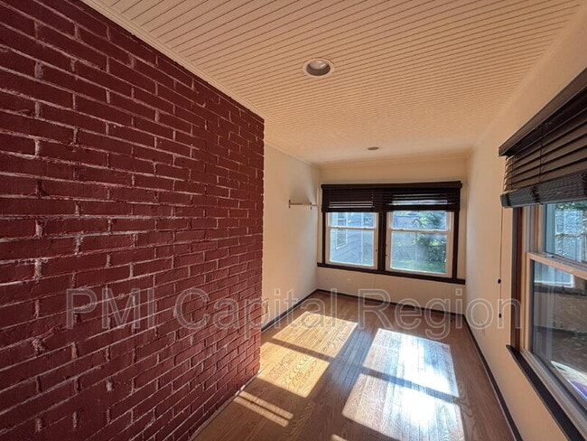 Building Photo - 8710 Maywood Ave