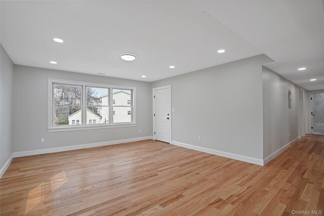 Building Photo - 80 Depeyster St