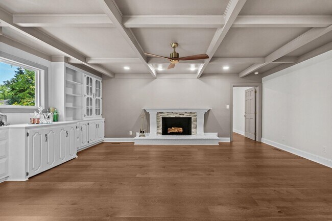 Building Photo - 5704 Woodside Ave