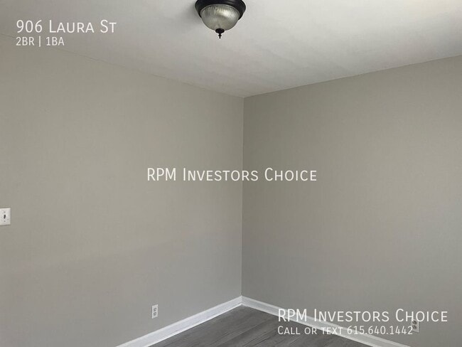 Building Photo - 906 Laura St