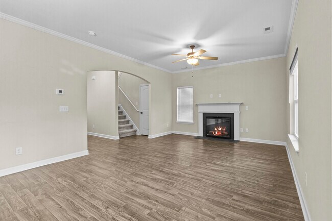 Building Photo - 405 Crestmont Ct