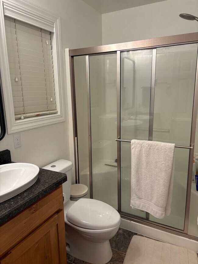 Building Photo - Josephine crossing 4 bedroom cottage