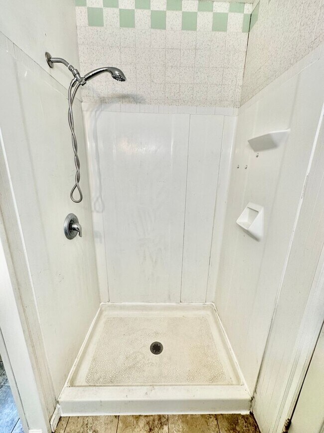 Building Photo - Renovated 4 bedroom, 1.5 bathroom house in South Allentown!