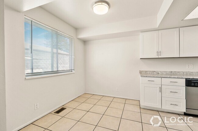 Building Photo - 331 W 170 N