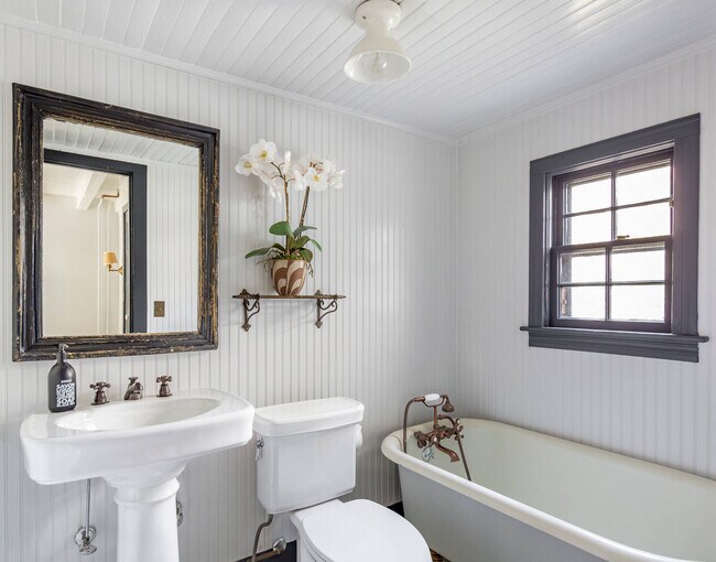 Building Photo - 93 Schellinger Rd