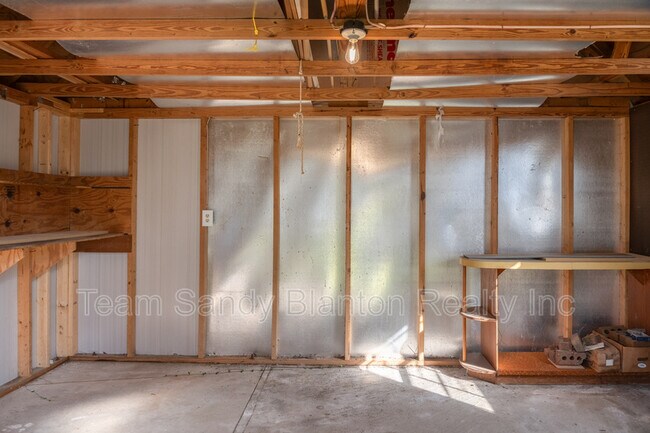 Building Photo - 2540 Hallmark Dr