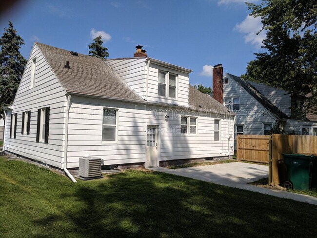 Building Photo - 437 W Murray St