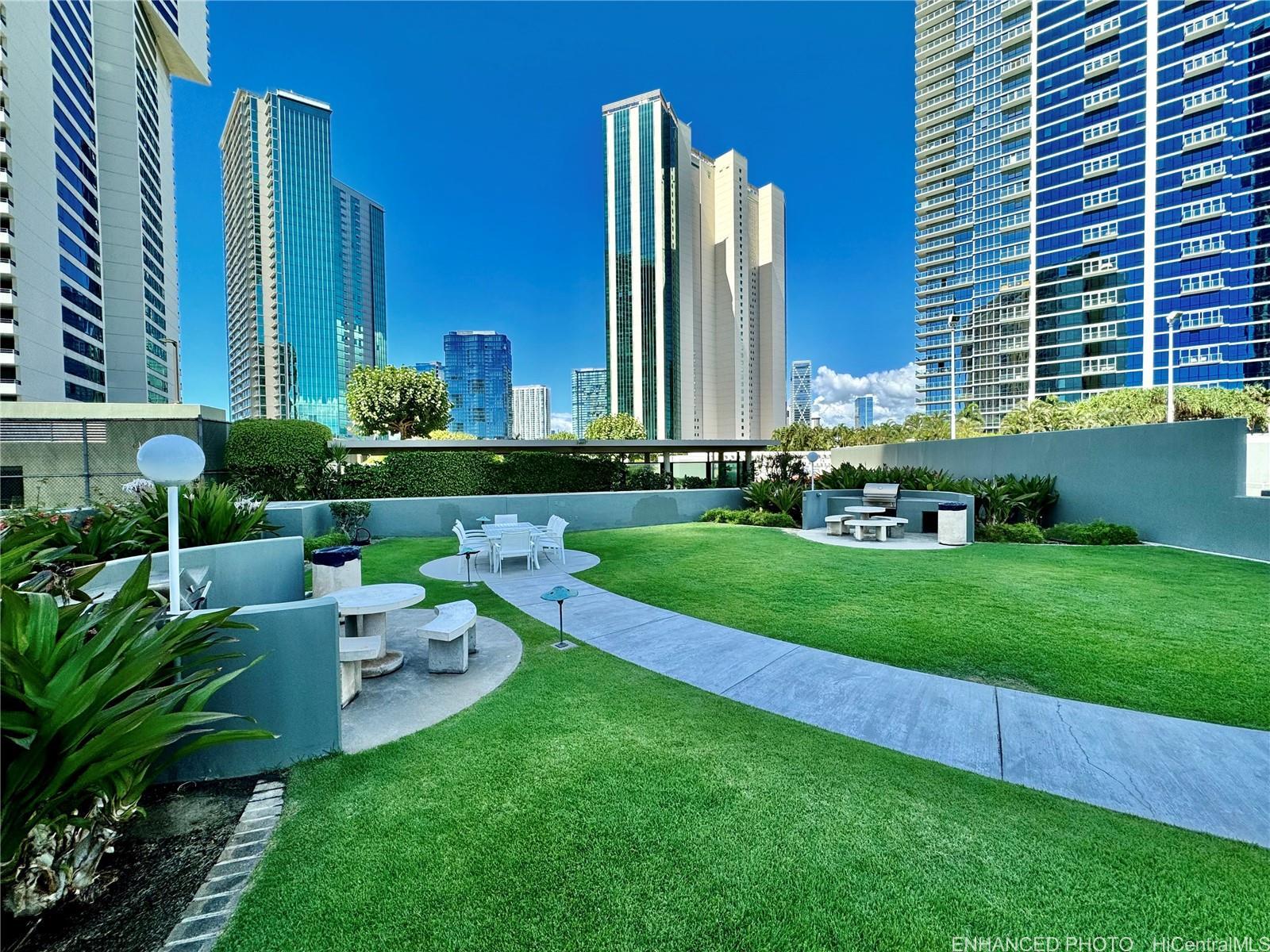 Building Photo - 88 Piikoi St