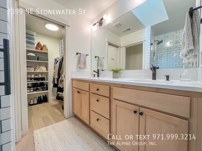 Building Photo - 7399 NE Stonewater St