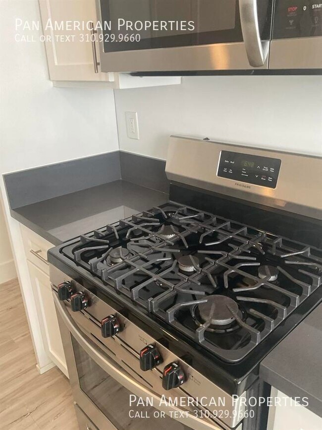 Building Photo - 5136 E Livingston Dr