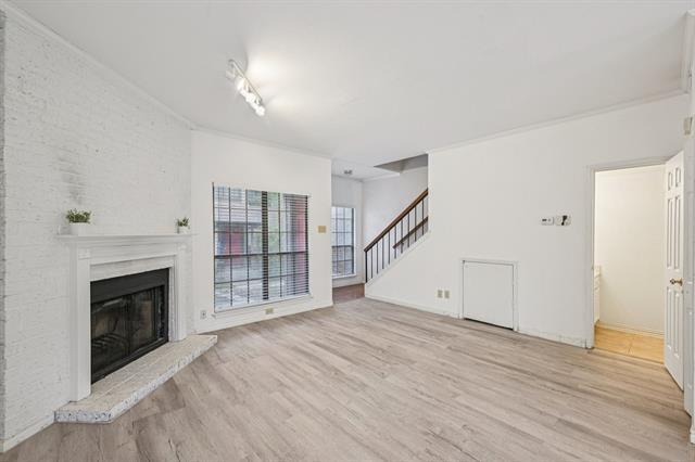 Building Photo - 9910 Royal Ln