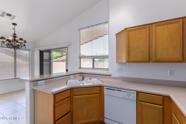 Building Photo - 4443 E Rowel Rd