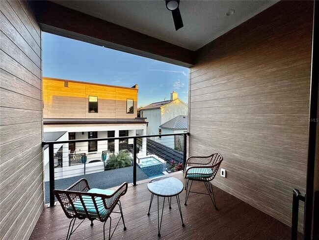 Building Photo - 1324 S Daytona Ave