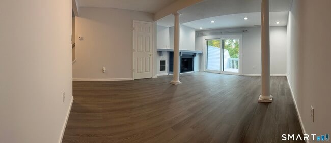 Building Photo - 221 Cottonwood Rd