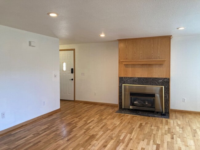 Building Photo - 700 S 46th Ave
