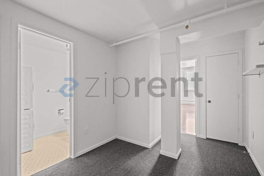 Building Photo - Unit Apt 16