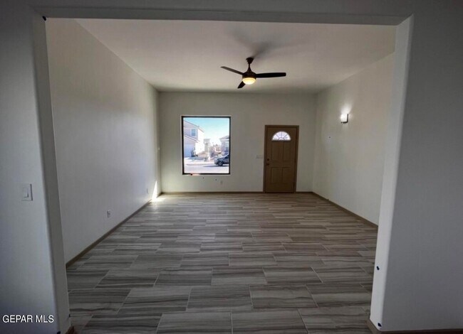 Building Photo - 617 Cedarwood Ave