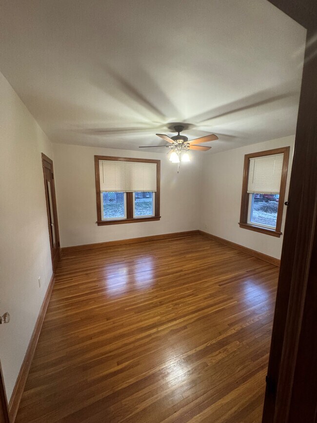 Building Photo - 922 Jefferson St