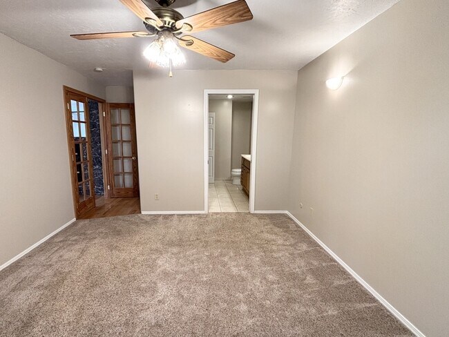 Building Photo - 1201 E 5600 S