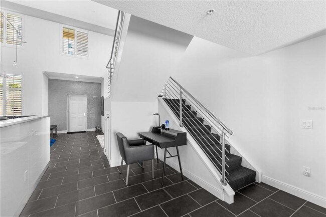 Building Photo - 800 N Tamiami Trl