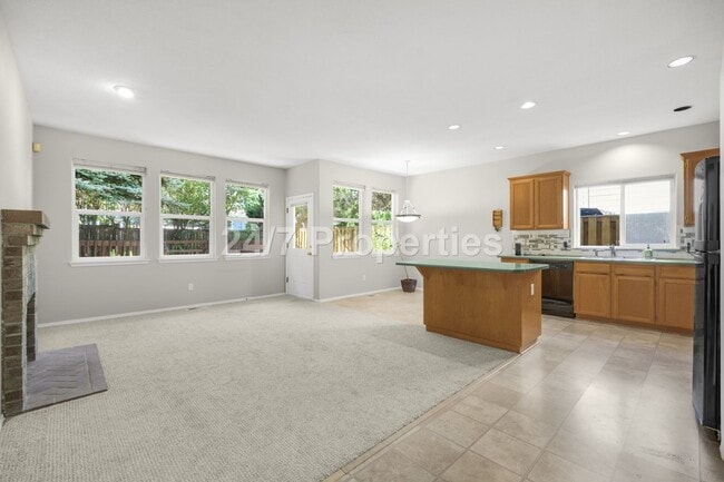 Building Photo - Inviting 3 BD | 2.5 BA Home w/ Massive Bac...