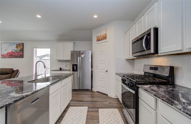 Building Photo - 8611 Shumard Oak Dr