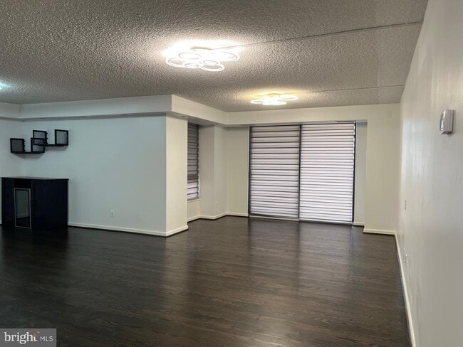 Building Photo - 1800 Old Meadow Rd