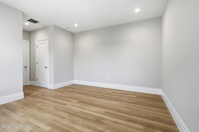 Building Photo - 84 Cooper Ave