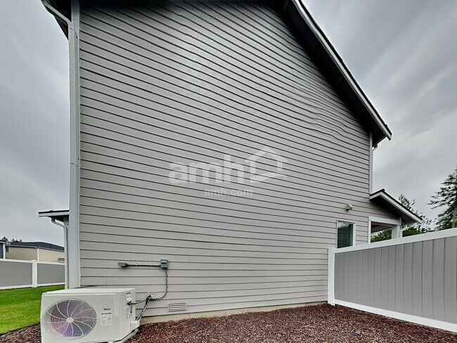 Building Photo - 7921 Selah St SW