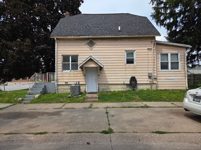 Building Photo - Huge 4 BR house for rent