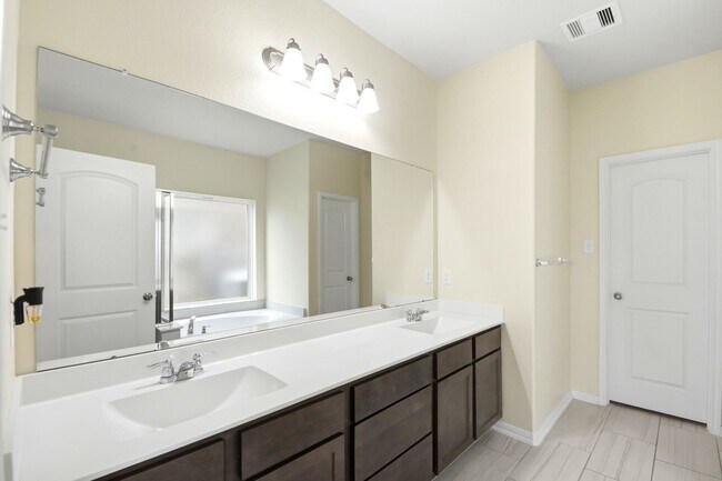 Building Photo - 15127 Monal Trie Dr