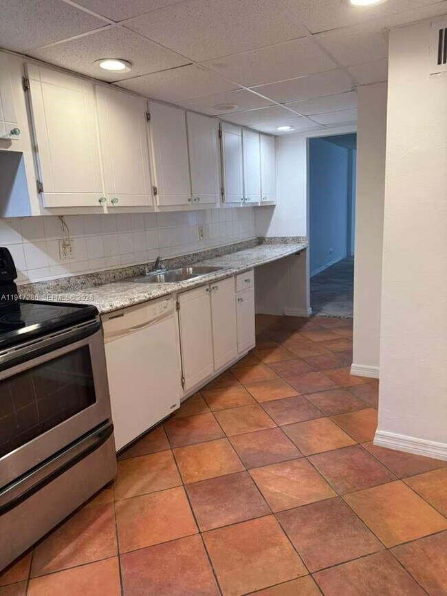 Building Photo - 3660 NE 166th St