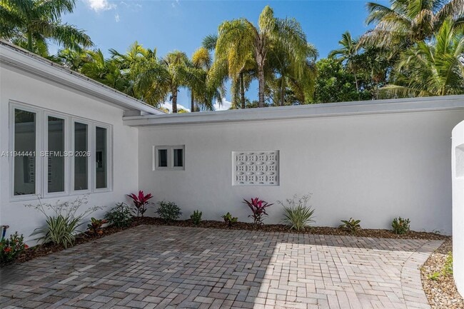 Building Photo - 680 NE 57th St