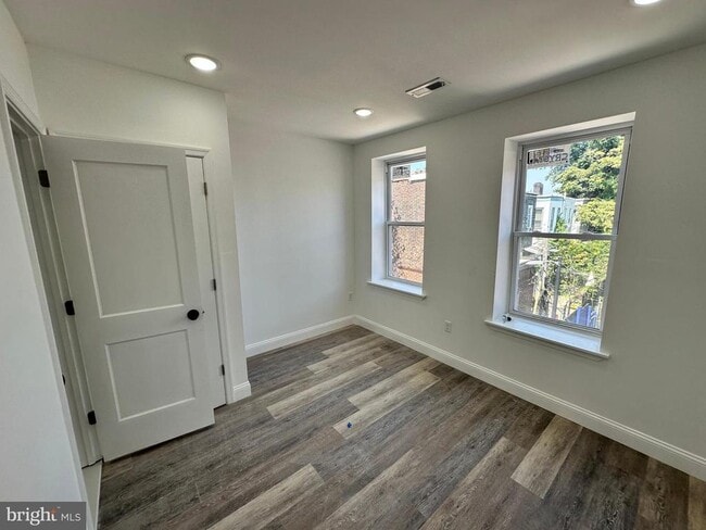 Building Photo - 1233 W Venango St