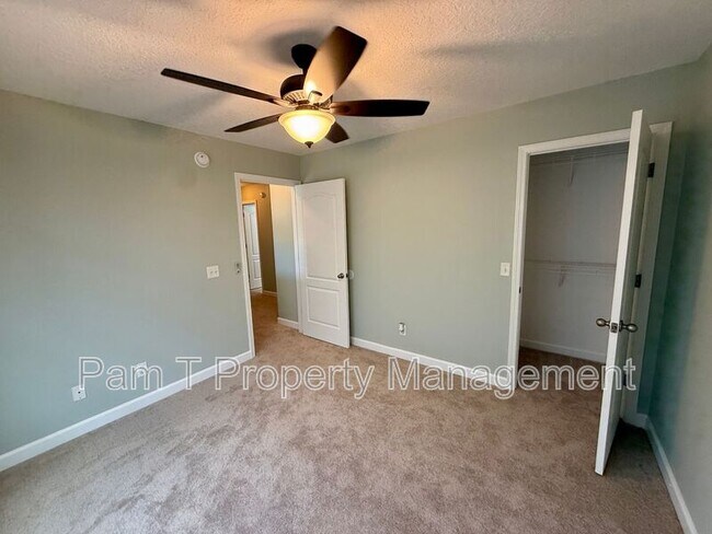 Building Photo - 674 Bristol Way