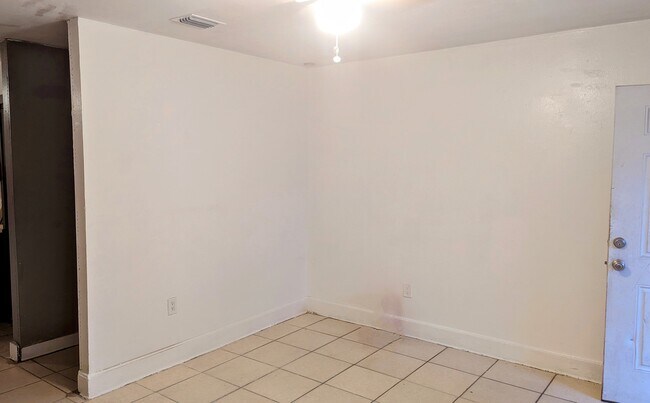 Living Room - 2919 Gillespie Ave
