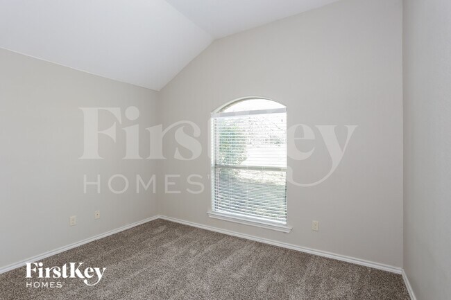 Building Photo - 6612 Gillis Johnson St