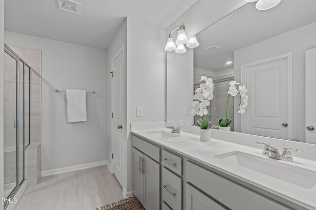 Building Photo - 1818 Porch Swing Wy